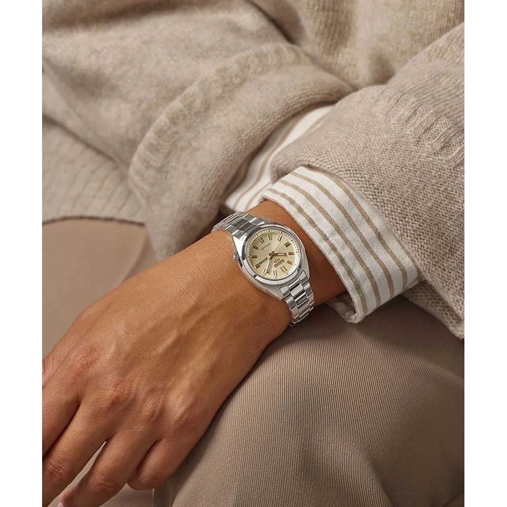 ساعت مچی زنانه سیکو، زیرمجموعه Seiko 5, کد SRE023K1
